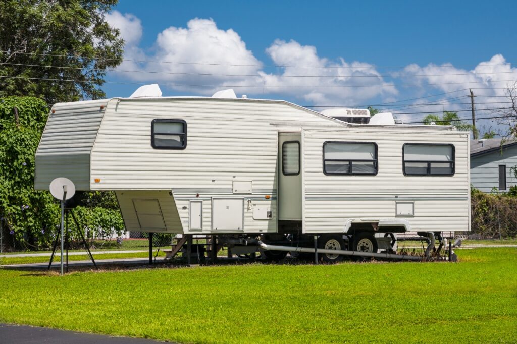 الكرفانات والوحدات المتنقلة واستخداماتها المختلفة